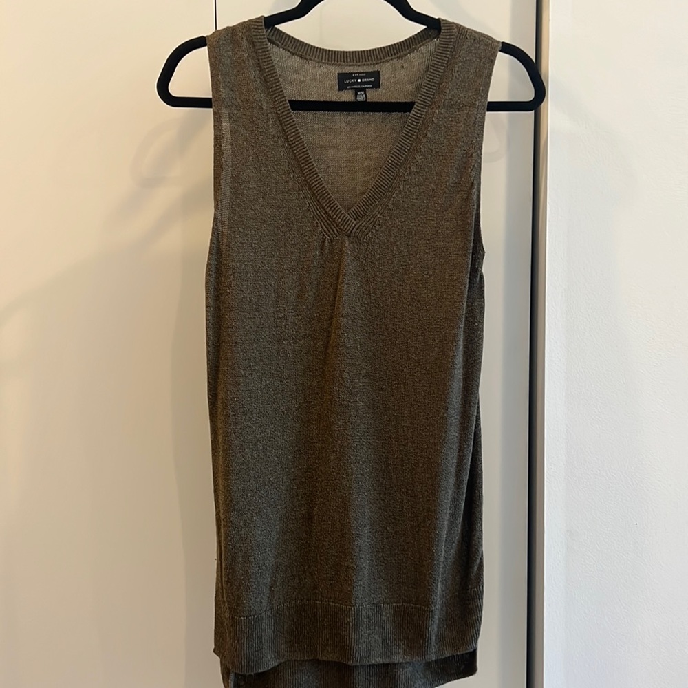 Long sleeveless tunic